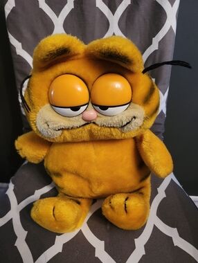 Vintage 1978,1981 Garfield  16” Plush Stuffed Animal Funny Farm